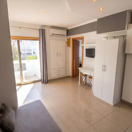 Comfortable In - 20 M² - Pleasant Balcony * Albufeira