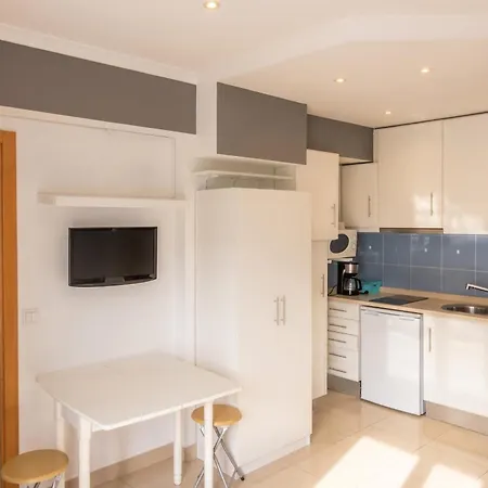 Comfortable In - 20 M² - Pleasant Balcony Διαμέρισμα