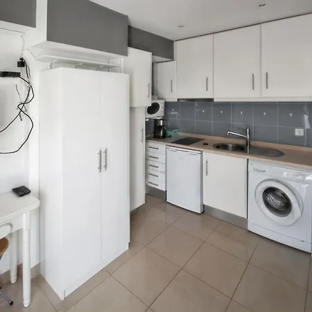 Apartment Comfortable In 20 M² Pleasant Balcony