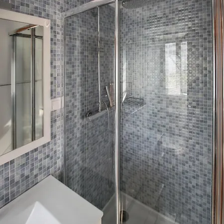 Comfortable In 20 M² Pleasant Balcony Apartment *