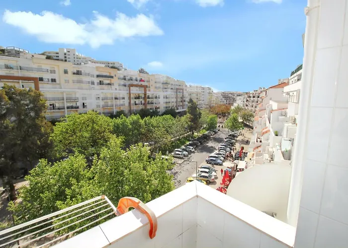 Comfortable In - 20 M² - Pleasant Balcony Apartment