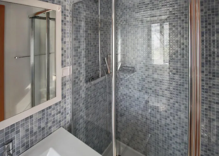 Comfortable In - 20 M² - Pleasant Balcony Apartment *