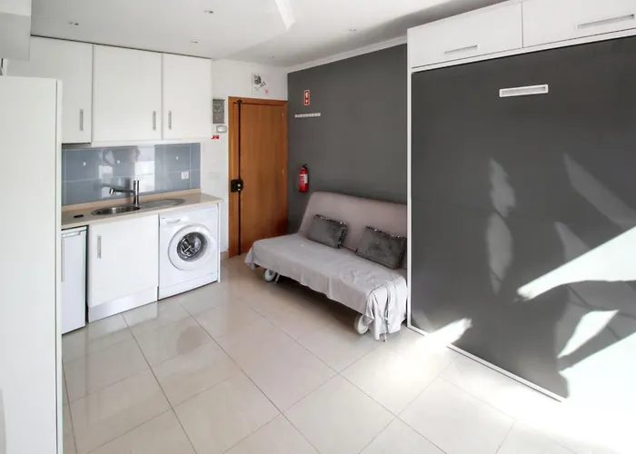 Comfortable In - 20 M² - Pleasant Balcony Lägenhet